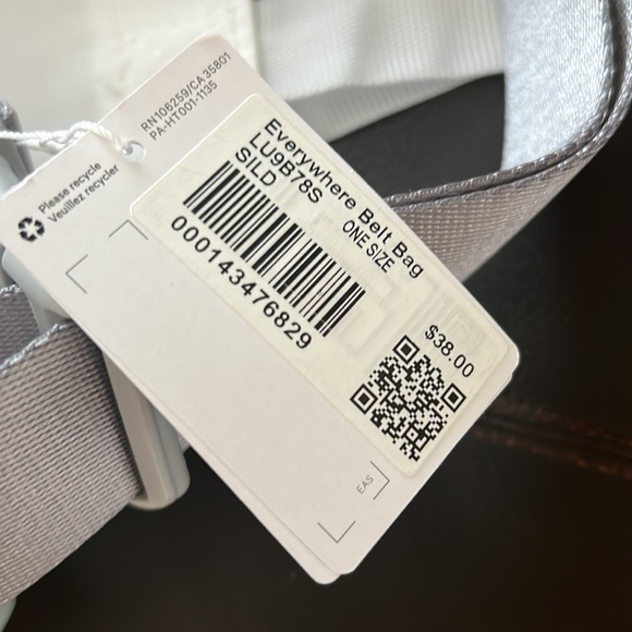 Lulu Lemon Everywhere Belt Bag - Picture 2 of 4